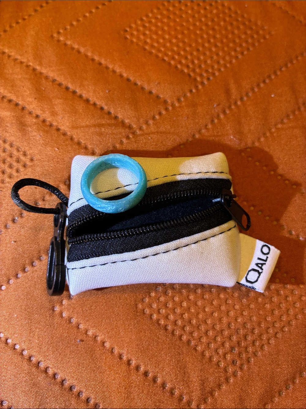 QALO White Mini Accessory Ring Pouch with Turquoise Sparkle Silicon Ring